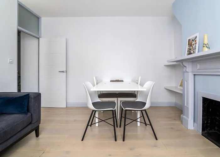 Guestready - A British Charm In South Bank